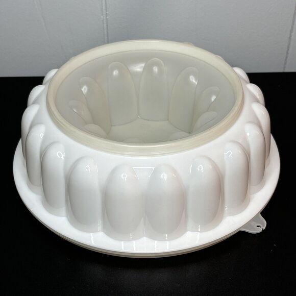 Tupperware 3 Piece White Jello Ring Gelatin Mold W/Lid #1201 1202 & 1203 - Picture 1 of 7